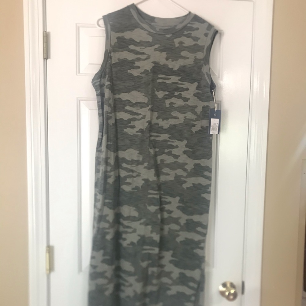 NWT Universal Thread Camo sleeveless dress